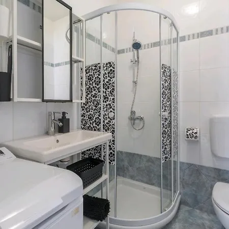 Lesa With Private Bathroom For 2 People Bed & Breakfast