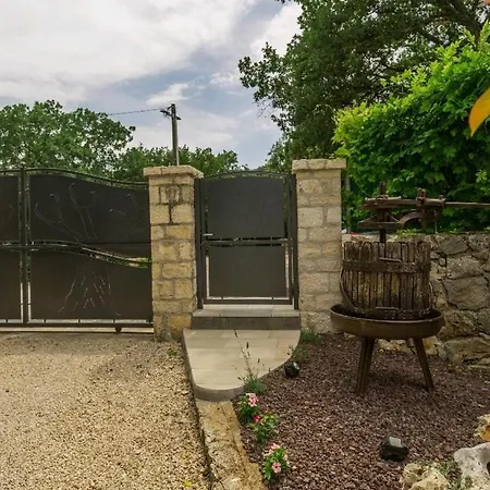 Bed and breakfast Lesa With Private Bathroom For 2 People