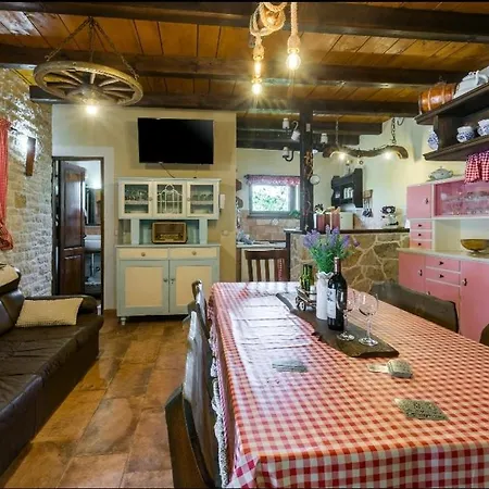 Lesa With Private Bathroom For 2 People